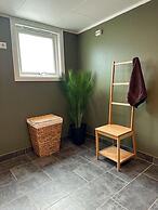 City Centre Treehouse With Backyard