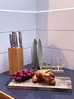 City Centre Treehouse With Backyard