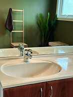 City Centre Treehouse With Backyard