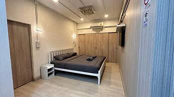 Far Far Away Hostel Chiangmai