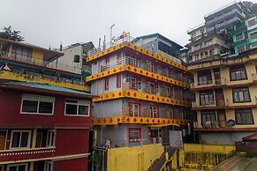 goSTOPS Mcleodganj, Mall Road