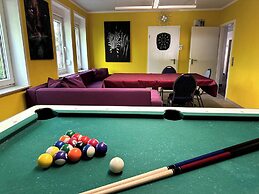 Large Accommodation for up to 18 People Near Halle & Leipzig With Pool