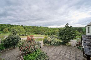 Host Stay Coombe Cottage