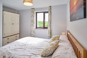 Host Stay Coombe Cottage
