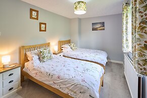 Host Stay Coombe Cottage