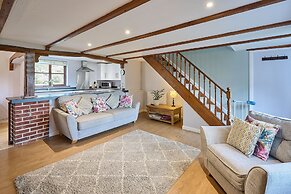 Host Stay Coombe Cottage