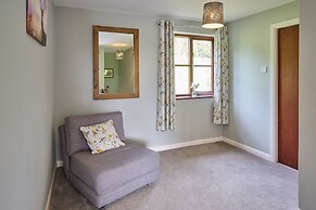 Host Stay Coombe Cottage