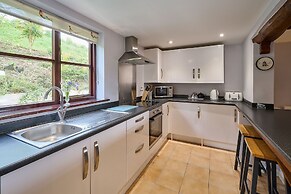 Host Stay Coombe Cottage