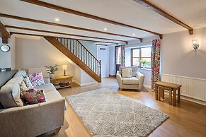 Host Stay Coombe Cottage