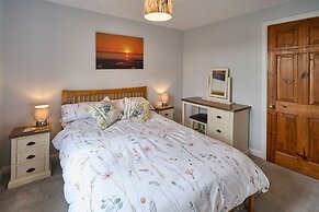 Host Stay Coombe Cottage