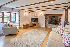 Host Stay Coombe Cottage