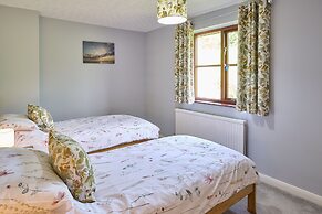 Host Stay Coombe Cottage