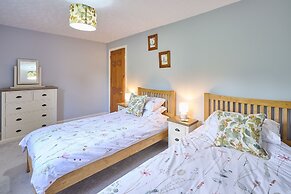 Host Stay Coombe Cottage