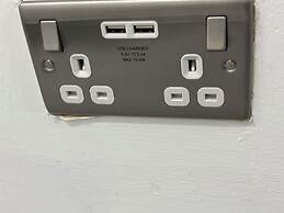 130m2 New House 2024 - 3 Bedrooms - Free Fast Wifi - Free off Street P