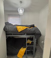 130m2 New House 2024 - 3 Bedrooms - Free Fast Wifi - Free off Street P