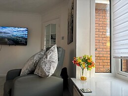 130m2 New House 2024 - 3 Bedrooms - Free Fast Wifi - Free off Street P