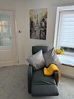 130m2 New House 2024 - 3 Bedrooms - Free Fast Wifi - Free off Street P