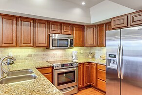 Golf Views & Pool Access: Central Scottsdale Condo