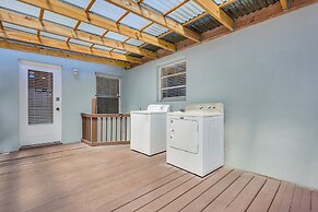 < 1 Mi to Las Olas Boulevard: Cozy Retreat w/ Yard