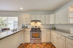 < 1 Mi to Las Olas Boulevard: Cozy Retreat w/ Yard