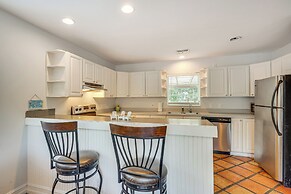 < 1 Mi to Las Olas Boulevard: Cozy Retreat w/ Yard