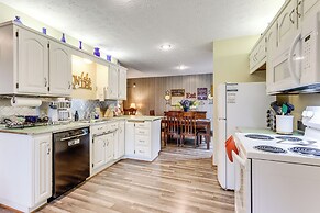 Holiday Island Family Home on 13th Green!