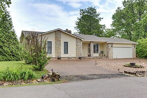 Holiday Island Family Home on 13th Green!