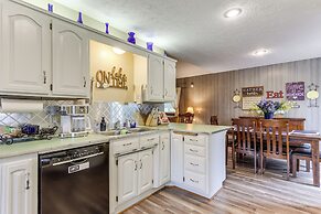 Holiday Island Family Home on 13th Green!