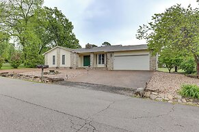 Holiday Island Family Home on 13th Green!