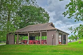 Holiday Island Family Home on 13th Green!