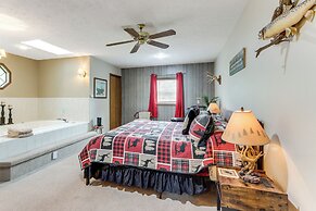 Holiday Island Family Home on 13th Green!