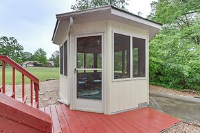 Holiday Island Family Home on 13th Green!