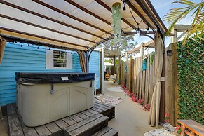 6 Mi to Siesta Beach: Outdoor Oasis w/ Hot Tub