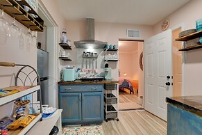 6 Mi to Siesta Beach: Outdoor Oasis w/ Hot Tub