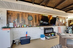 6 Mi to Siesta Beach: Outdoor Oasis w/ Hot Tub