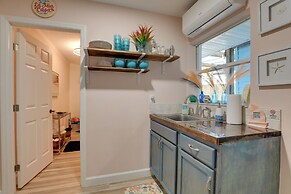 6 Mi to Siesta Beach: Outdoor Oasis w/ Hot Tub