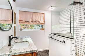 Walk to Parks & Golf: Artsy Bungalow in Lakeland!