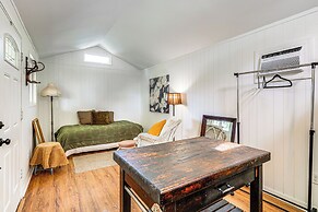 Walk to Parks & Golf: Artsy Bungalow in Lakeland!