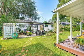 Walk to Parks & Golf: Artsy Bungalow in Lakeland!