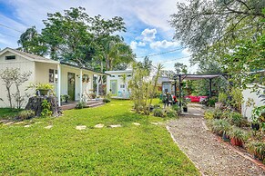 Walk to Parks & Golf: Artsy Bungalow in Lakeland!