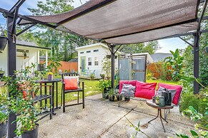 Walk to Parks & Golf: Artsy Bungalow in Lakeland!