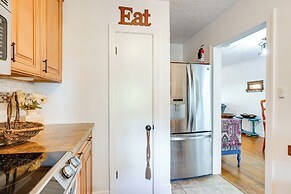 Walk to Parks & Golf: Artsy Bungalow in Lakeland!