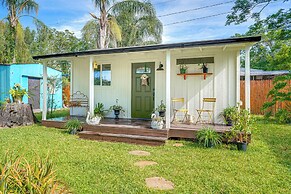 Walk to Parks & Golf: Artsy Bungalow in Lakeland!