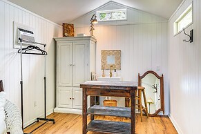 Walk to Parks & Golf: Artsy Bungalow in Lakeland!