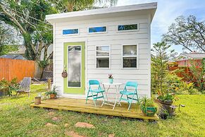 Walk to Parks & Golf: Artsy Bungalow in Lakeland!