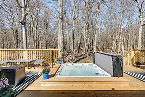 Lake & Beach Access: Bbq-ready Poconos Retreat!