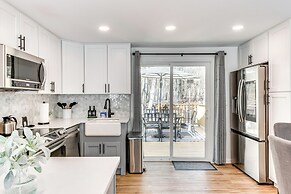 Lake & Beach Access: Bbq-ready Poconos Retreat!