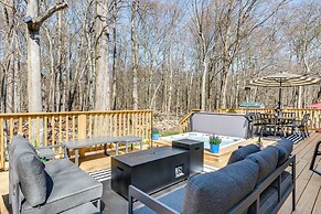 Lake & Beach Access: Bbq-ready Poconos Retreat!