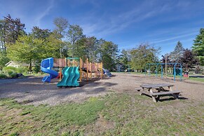 Lake & Beach Access: Bbq-ready Poconos Retreat!