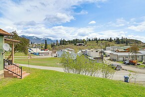 Mtn-view Eureka Apartment: Walk to Eateries!